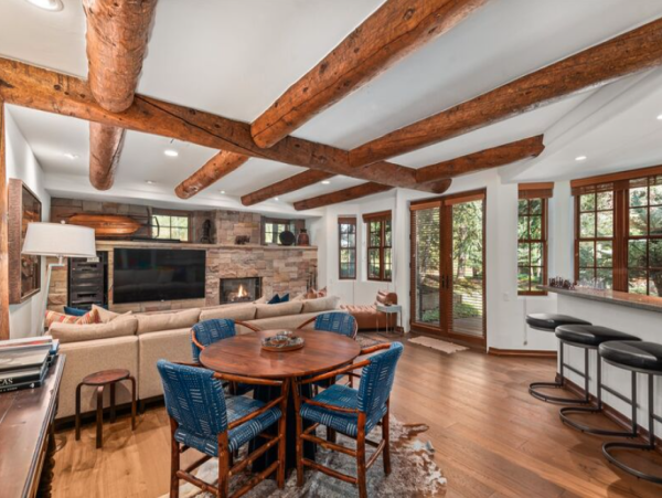 Luxurious Ski-in/ Ski-out Vacation Home - Family-Friendly Retreat